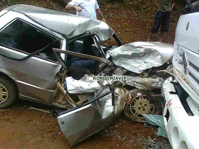 Mãe e filha de 10 meses morrem em acidente; Imagens fortes