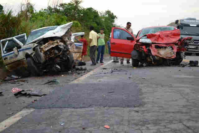 TAXISTA DE PORTO VELHO E UMA MULHER MORREM EM GRAVE ACIDENTE NA BR-364; Fotos podem chocar