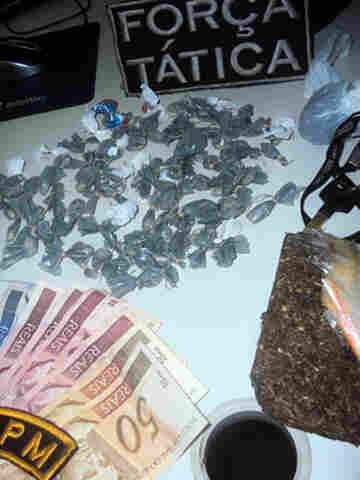 Tio e sobrinho são presos acusados de tráfico