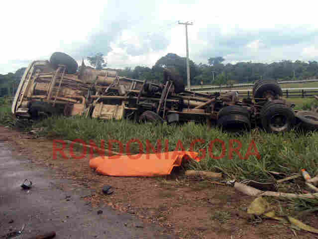 Quatro feridos em acidente na BR-364; Fotos e vídeo