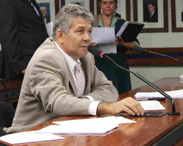 Carlos Magno revoltado com abusos de empreiteiras na BR-364