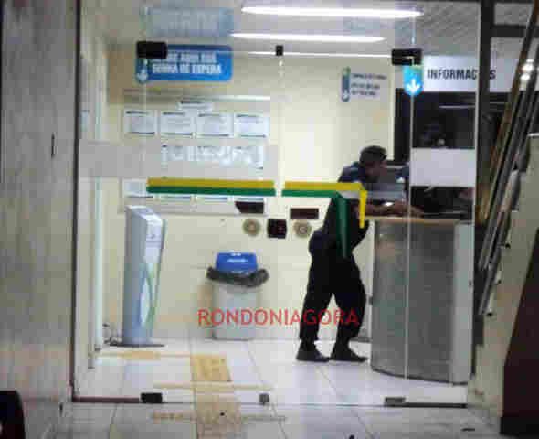 BANDO FORTEMENTE ARMADO ROUBA CAIXA ELETRÔNICO DA ELETROBRÁS; VÍDEO