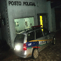 MULHERES DE PMs MANTÉM FECHAMENTO DE BATALHÃO; PNEUS DE VIATURAS SÃO ESVAZIADOS