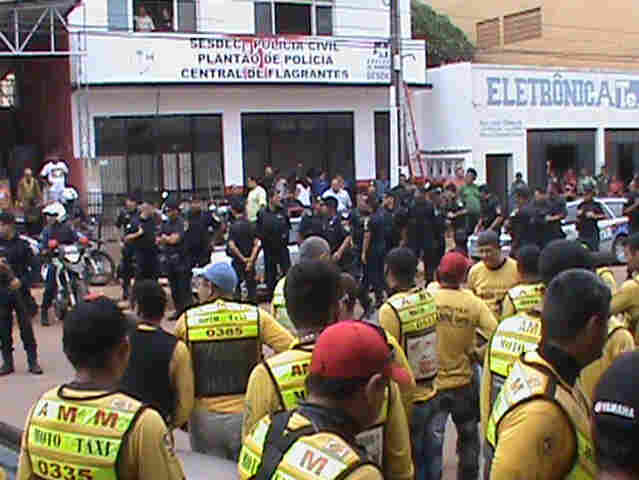 Mototaxistas são presos após confusão com PMs