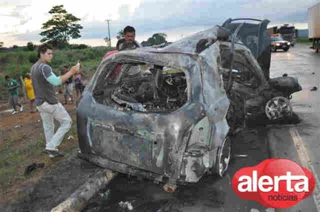 GRAVE ACIDENTE NA BR-364 MATA NOVE PESSOAS - Atualizada