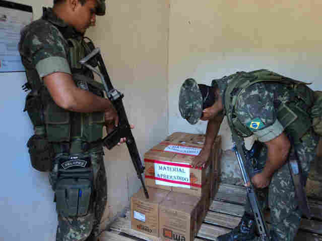 EXÉRCITO APREENDE CAMINHÃO COM MAIS DE 10 TONELADAS DE EXPLOSIVOS