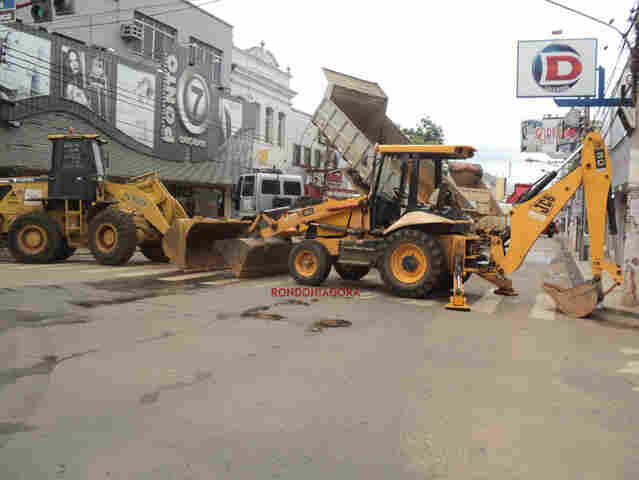Prestadores de serviço enganados pela Prefeitura fecham a 7 de &#83;etembro