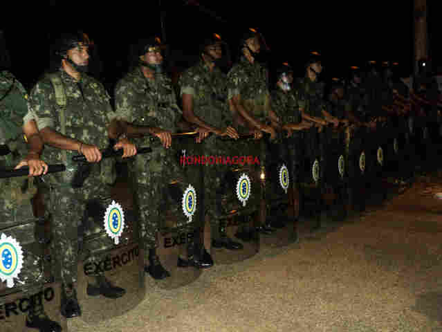 LÍDER DA GREVE DA PM EM RONDÔNIA É PRESO; EXÉRCITO E FORÇA NACIONAL DE SEGURANÇA PROTEGEM CORREGEDORIA  Fotos