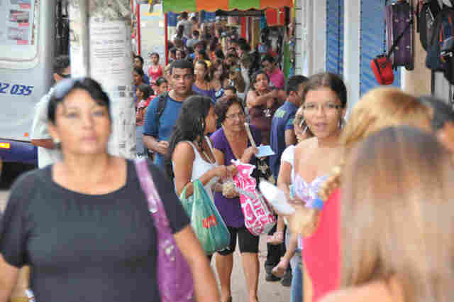 Lojas ficarão abertas até 22 horas na véspera do natal