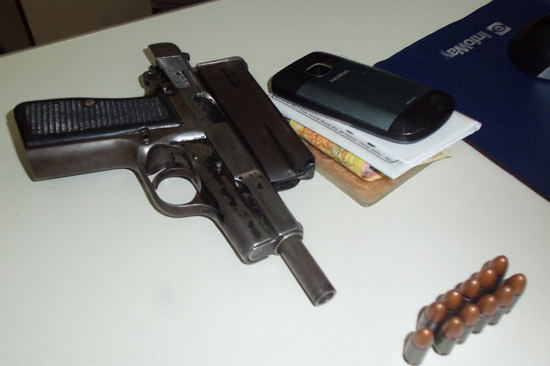 Cunhados brigam e um é preso com pistola e munições