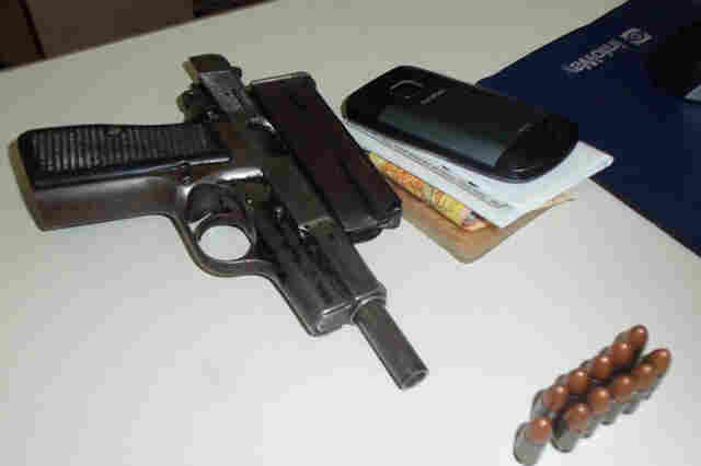 Cunhados brigam e um é preso com pistola e munições