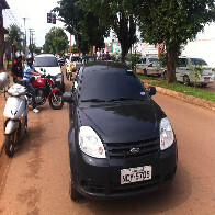 EMBRIAGADA, GAROTA BATE VEÍCULO E COM AJUDA DE AMIGA, FOGE EM PLENA LUZ DO DIA