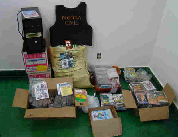 Polícia Civil apreende mais de 3.400 CDs e DVDs piratas