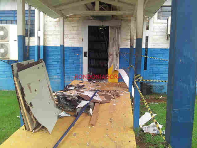 BANDO EXPLODE PAREDE DA SEFIN E ROUBA DOIS COFRES EM PORTO VELHO