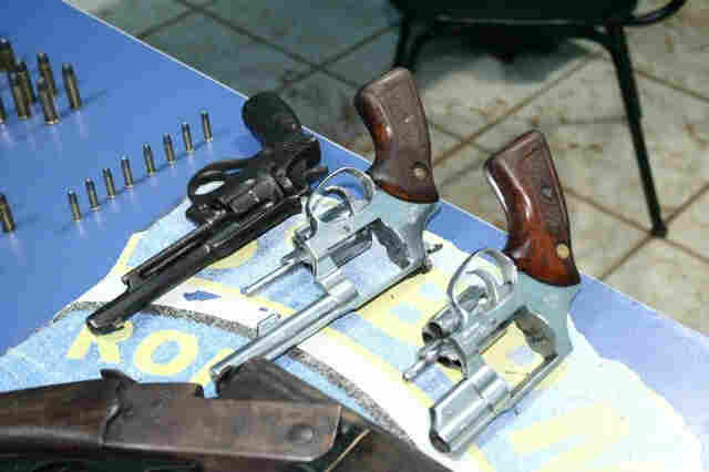 Polícia encontra arsenal em área disputada por ex-vice-prefeito