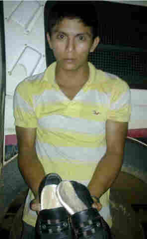 Polícia Civil prende passageiro de táxi com sapatos recheados de cocaína