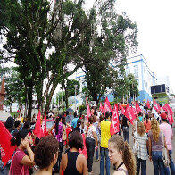 Passeata e protestos marcam o segundo dia de greve na educação
