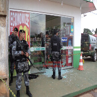 MAIS UMA BOMBA ENCONTRADA EM CAIXA ELETRÔNICO EM PORTO VELHO; PM ISOLA ÁREA E DETONA EXPLOSIVO  Fotos e Vídeos