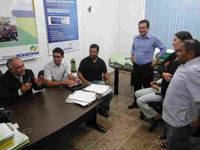 Em reunião com sindicalistas, secretário de Administração garante consignações