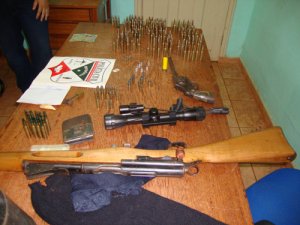 Polícia descobre arsenal durante investigações da morte de advogado