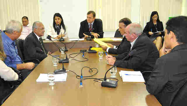 Na CCJ, Glaucione garante solução para translados e põe fim a assédio de agentes funerários