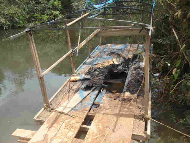 Taxistas são suspeitos de incendiar balsa em Triunfo; Foto