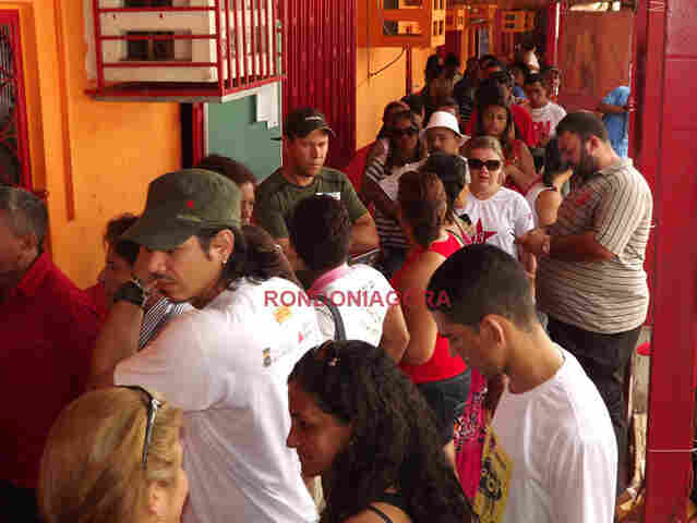 FILIADOS ATENDEM CONVOCAÇÃO DO PT E COMPARECEM EM MASSA NAS PRÉVIAS