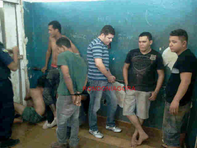 POLÍCIA PRENDE BANDO QUE EXPLODIA CAIXAS ELETRÔNICOS; &#83;ETE FORAM PRESOS