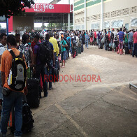 TENSÃO NA USINA: MILHARES DE TRABALHADORES DE JIRAU ESTÃO NO GINÁSIO DO SESI