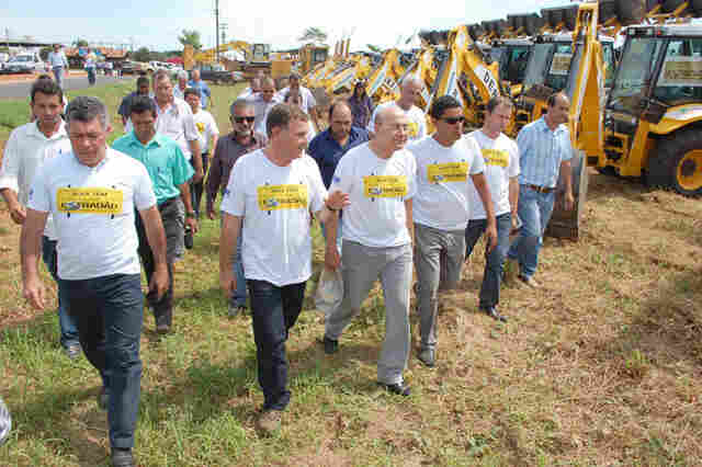 DER economiza recursos com pregões eletrônicos e garante compra de caminhões e máquinas