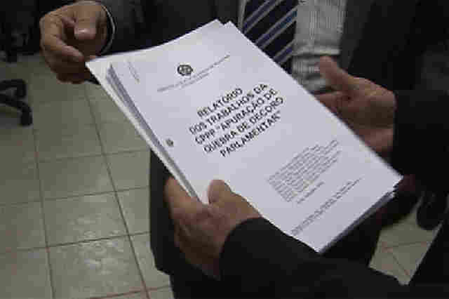 RELATÓRIO DA COMISSÃO PROCESSANTE É APRESENTADO E POVO SE MOBILIZA CONTRA CORRUPTOS