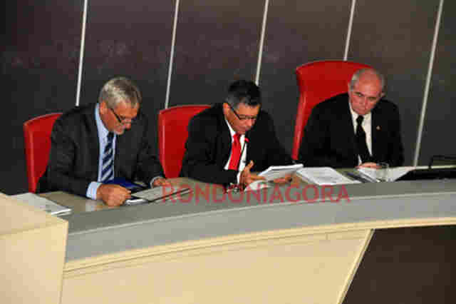 RELATOR CONFIRMA PEDIDO DE CASSAÇÃO DE VALTER ARAÚJO E PUNIÇÃO LEVE PARA OS DEMAIS DENUNCIADOS NA ASSEMBLÉIA