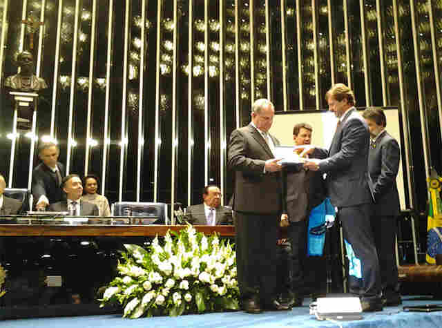 Empresário Assis Gurgacz recebe diploma por contribuição ao desenvolvimento