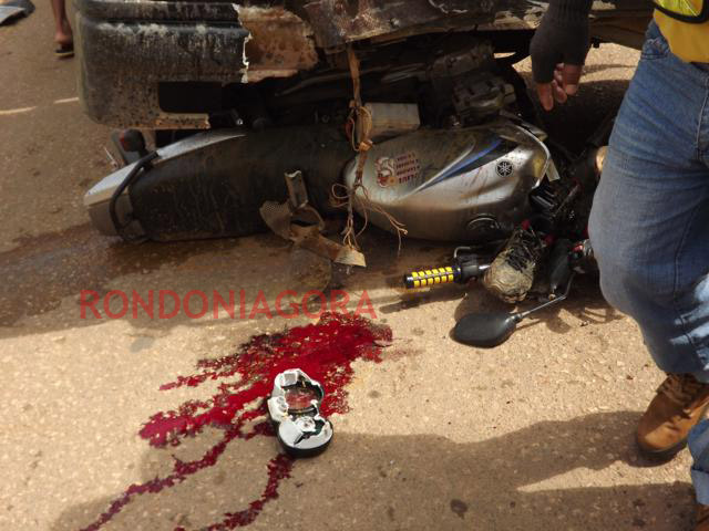 Caminhão bate em motociclista e deixa vítima em estado grave