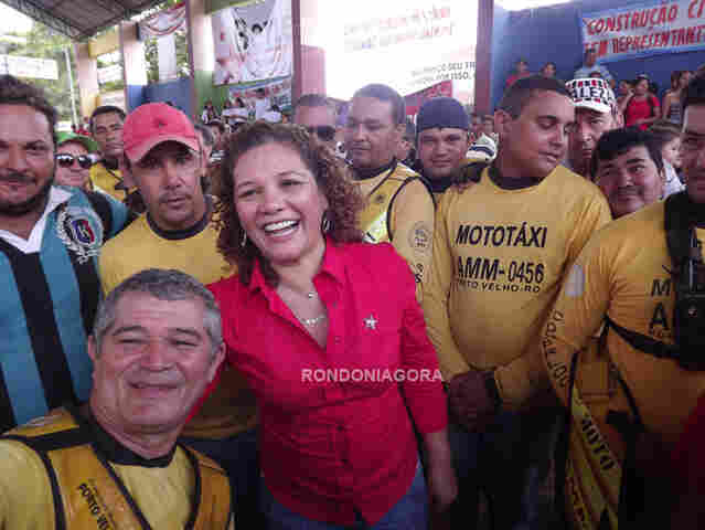 PT faz festa no lançamento da candidatura de Fátima Cleide