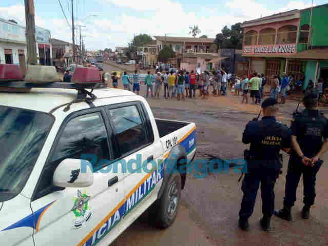 Com ameaça de desocupação, posseiros bloqueiam via na Capital