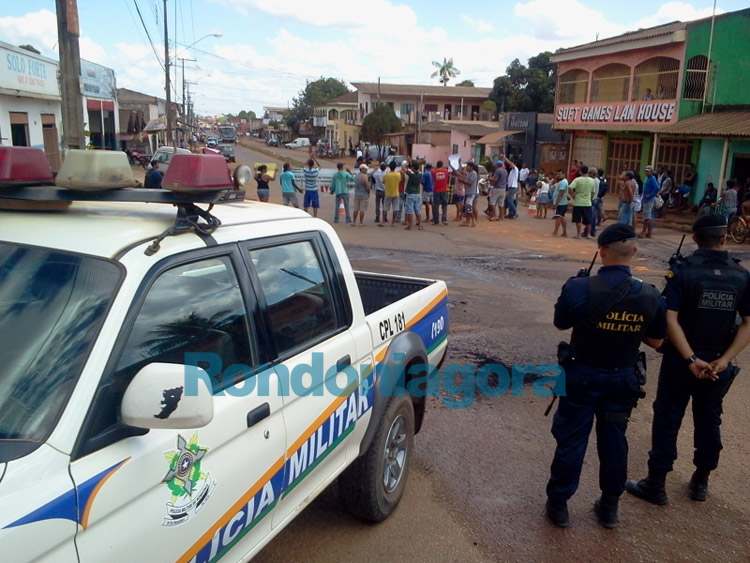 Com ameaça de desocupação, posseiros bloqueiam via na Capital