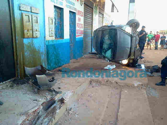 CAPOTAMENTO MATA JOVEM NA ZONA LESTE DA CAPITAL; FOTOS