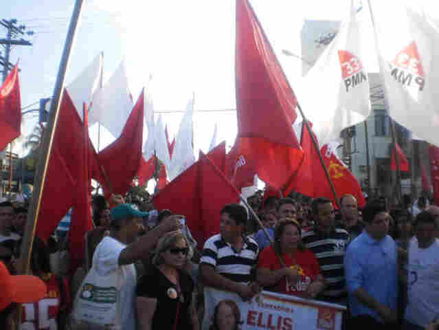 Caminhada da coligação Porto Velho é a gente que faz arrasta multidão pelas ruas da cidade