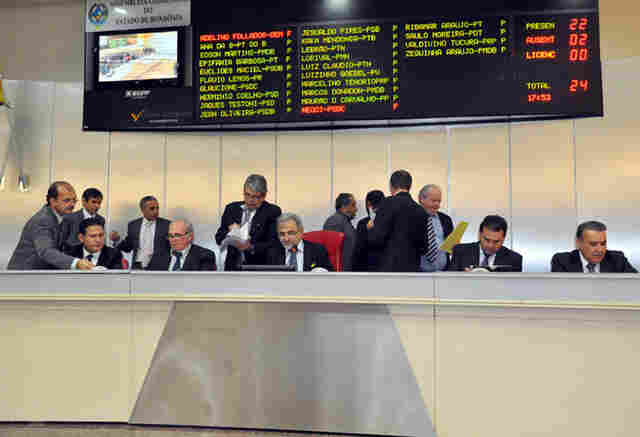 ASSEMBLEIA SUSTA DECRETO DO GOVERNO QUE RETIRA BENEFÍCIOS DE SERVIDORES