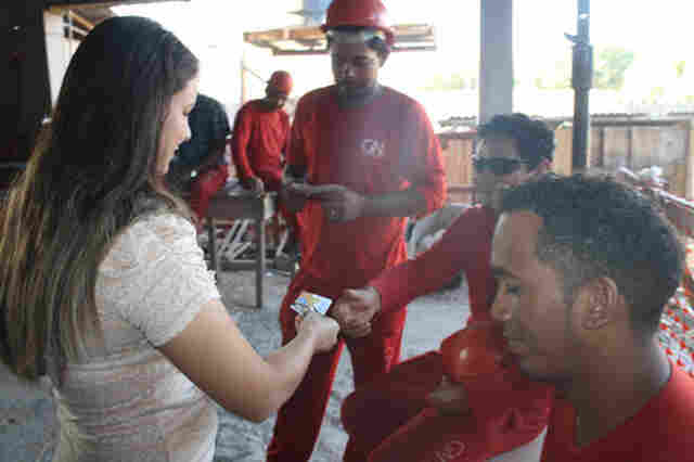 Mariana Carvalho se reúne com trabalhadores da construção civil