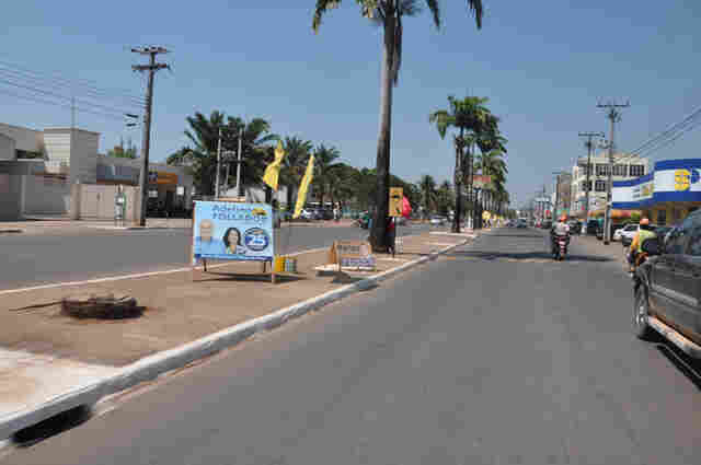 Justiça manda candidato tirar foto da esposa da propaganda