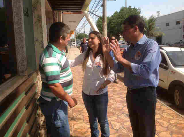 Ao lado de Expedito Júnior, Mariana Carvalho pede voto nas Nações Unidas e Jatuarana