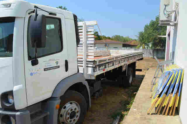 Caminhão da Prefeitura usado na campanha de prefeito