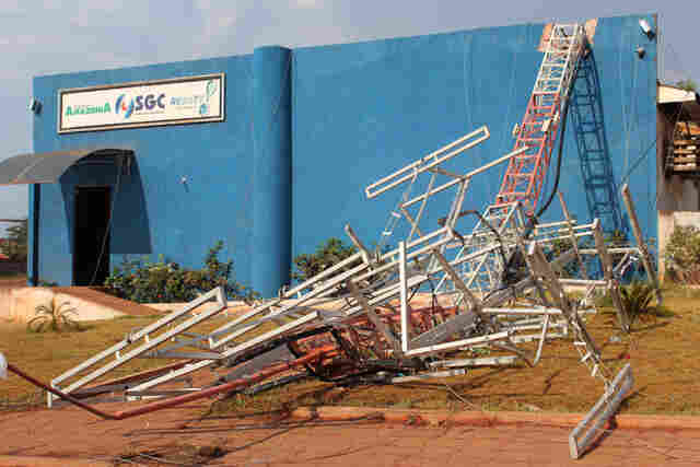 VENTANIA CAUSA DESTRUIÇÃO EM ROLIM DE MOURA