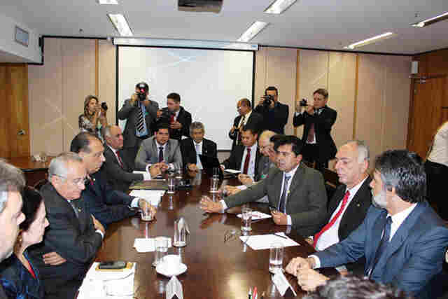 Sindicatos: Transposição terá salário federal para os contratados até 1987 e deixa espaço para discussão sobre os contratados até 1991