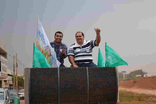 Lindomar Garçon participa de carreata e explica propostas em comício