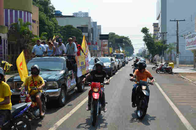 Mário Português arrasta carreata gigante pelas ruas de Porto Velho