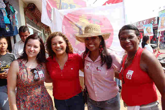 Ministra da Juventude petista em companhia de Fátima Cleide e Miguel de Souza realiza passeata pela zona Leste