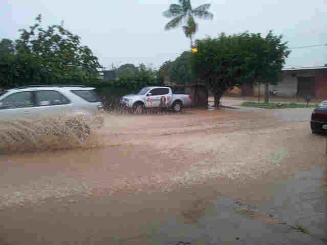 CHUVA REVELA QUALIDADE DE OBRAS DE ROBERTO SOBRINHO
